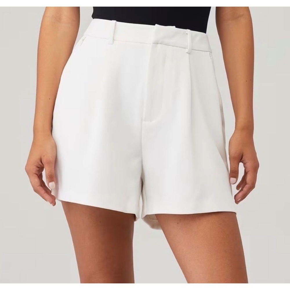 Good American Cloud White Pleated Wide Leg Tailored Shorts GWB0213 Size 24 Plus